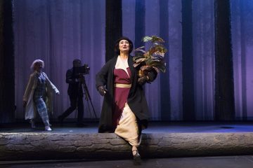 Helsingin Kaupunginteatteri – Kultainen vasikka – Kuvassa: Helmi-Leena Nummela, Jari Pehkonen ja Heidi Herala – Kuva © Mirka Kleemola