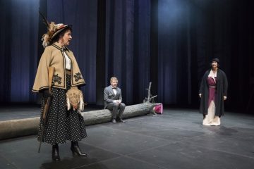 Helsingin Kaupunginteatteri – Kultainen vasikka – Kuvassa: Aino Seppo, Jari Pehkonen ja Heidi Herala – Kuva © Mirka Kleemola