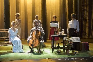 Helsingin Kaupunginteatteri – Kultainen vasikka – Kuvassa: Vappu Nalbantoglu, Sanna-June Hyde, Tuukka Leppänen, Rauno Ahonen, Aino Seppo ja Heidi Herala – Kuva © Mirka Kleemola