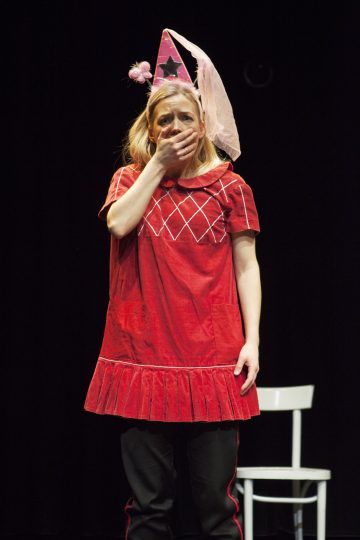 Helsingfors Stadsteatern -
Mammas flicka -
På scenen: Linda Zilliacus -
Foto © Henrik Schütt