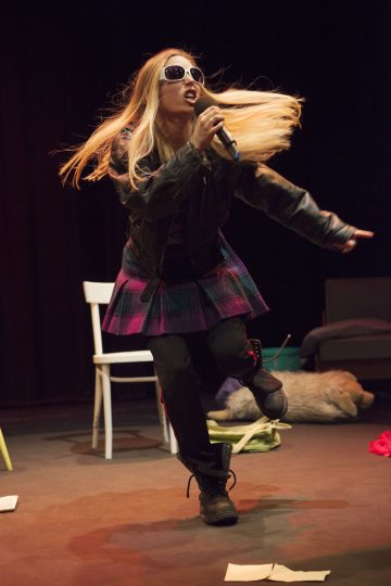 Helsingfors Stadsteatern -
Mammas flicka -
På scenen: Linda Zilliacus -
Foto © Henrik Schütt