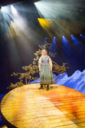 Helsingin Kaupunginteatteri – Myrskyluodon Maija – Kuvassa Laura Alajääski – Kuva © Tapio Vanhatalo