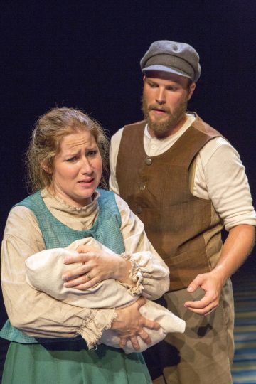 Helsingin Kaupunginteatteri – Myrskyluodon Maija – Kuvassa Laura Alajääski ja Aaro Wichmann – Kuva © Tapio Vanhatalo