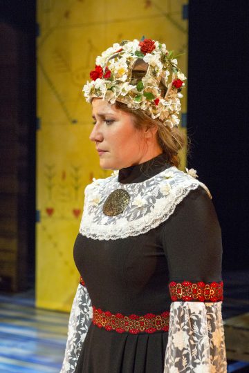 Helsingin Kaupunginteatteri – Myrskyluodon Maija – Kuvassa Laura Alajääski – Kuva © Tapio Vanhatalo