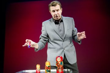 Helsingin Kaupunginteatteri - 
Palvelija - 
Kuvassa: Martti Suosalo - 
Kuva ©Tapio Vanhatalo