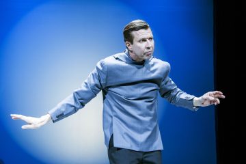 Helsingin Kaupunginteatteri - 
Palvelija - 
Kuvassa: Martti Suosalo - 
Kuva ©Tapio Vanhatalo