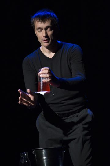 Lilla Teatern - ROBERT JÄGERHORN – PÅ RIKTIGT? - På scenen Robert Jägerhorn - Foto Henrik Schütt