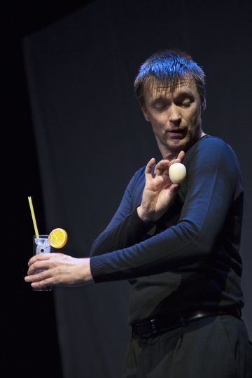 Lilla Teatern - ROBERT JÄGERHORN – PÅ RIKTIGT? - På scenen Robert Jägerhorn - Foto Henrik Schütt