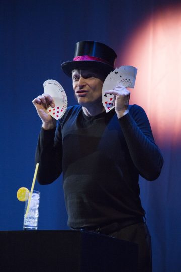 Lilla Teatern - ROBERT JÄGERHORN – PÅ RIKTIGT? - På scenen Robert Jägerhorn - Foto Henrik Schütt