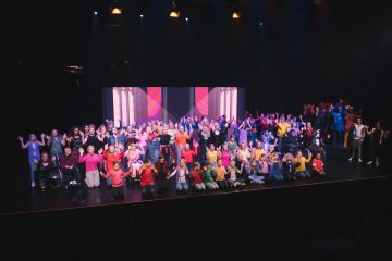 Chickenshed London:
PRINSESSA RUUSUNEN – PALUU TULEVAISUUTEEN – ShedHelsinki-tuotanto – Kuva © Timea Slavic