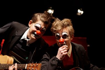 Red Nose Company – Helsingin Kaupunginteatteri – Kuvassa Timo Ruuskanen ja Tuukka Vasama – kuva © Tero Ahonen