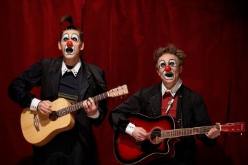 Red Nose Company – Helsingin Kaupunginteatteri – Kuvassa Timo Ruuskanen ja Tuukka Vasama – kuva © Tero Ahonen