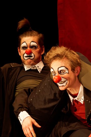 Red Nose Company – Helsingin Kaupunginteatteri – Kuvassa Timo Ruuskanen ja Tuukka Vasama – kuva © Tero Ahonen