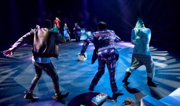 Helsingin Kaupunginteatteri – Aikuisten joulukalenteri – Kuvassa: Mikko Paloniemi, Jyrki Karttunen, Jyrki Kasper – Kuva © Marko Mäkinen