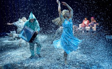 Helsingin Kaupunginteatteri – Aikuisten joulukalenteri – Kuvassa:  Jyrki Kaspe, Heidi Naakka – Kuva © Marko Mäkinen