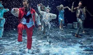 Helsingin Kaupunginteatteri – Aikuisten joulukalenteri – Kuvassa:  Mikko Vihma, Katri Soini, Heidi Naakka, Mikko Paloniemi – Kuva © Marko Mäkinen