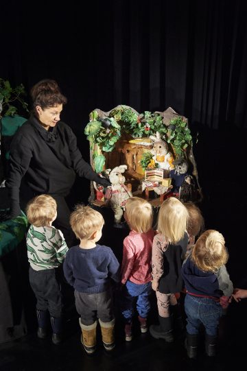 TEATTERI HEVOSENKENKÄ – Kani Untuvakerä –Kuva © Pekka Elomaa