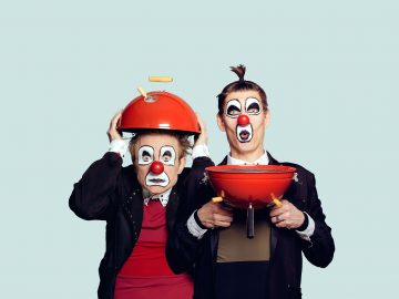 Red Nose Company – Helsingin Kaupunginteatteri – Kuvassa Tuukka Vasama ja Timo Ruuskanen – kuva © Tero Ahonen