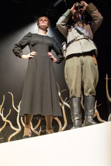 Helsingin Kaupunginteatteri – Suomen hauskin mies – Kuvassa Vappu Nalbantoglu ja Rauno Ahonen – Kuva Tapio Vanhatalo