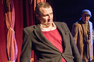 Helsingin Kaupunginteatteri – Suomen hauskin mies – Kuvassa Martti Suosalo ja Risto Kaskilahti – Kuva Tapio Vanhatalo