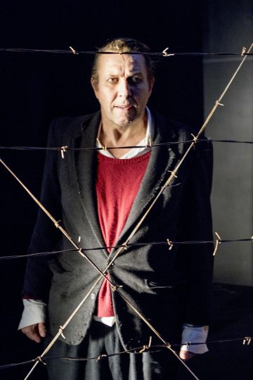 Helsingin Kaupunginteatteri – Suomen hauskin mies – Kuvassa Martti Suosalo – Kuva Tapio Vanhatalo