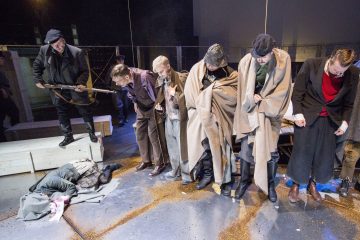 Helsingin Kaupunginteatteri – Suomen hauskin mies – Kuva Tapio Vanhatalo