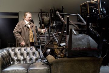 Helsingin Kaupunginteatteri – Hinta – Kuvassa  Esko Salminen – Kuva © Tapio Vanhatalo