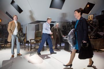 Helsingin Kaupunginteatteri – Hinta – Kuvassa   Eero Aho, Santeri Kinnunen, Esko Salminen ja Aino Seppo – Kuva © Tapio Vanhatalo