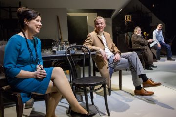 Helsingin Kaupunginteatteri – Hinta – Kuvassa   Aino Seppo, Eero Aho, Esko Salminen ja Santeri Kinnunen – Kuva © Tapio Vanhatalo