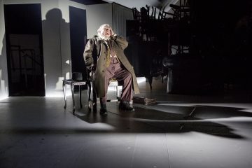 Helsingin Kaupunginteatteri – Hinta – Kuvassa Esko Salminen – Kuva © Tapio Vanhatalo