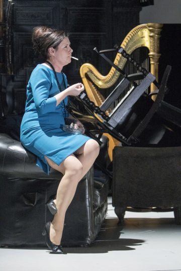 Helsingin Kaupunginteatteri – Hinta – Kuvassa Aino Seppo – Kuva © Tapio Vanhatalo