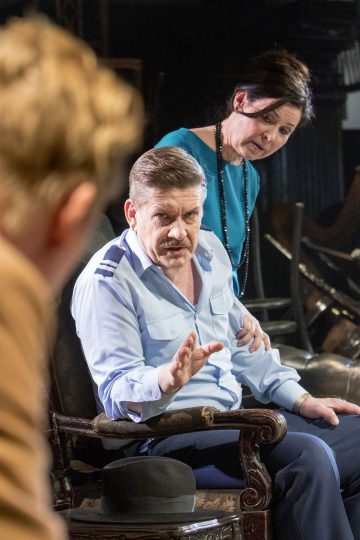 Helsingin Kaupunginteatteri – Hinta – Kuvassa Santeri Kinnunen ja Aino Seppo – Kuva © Tapio Vanhatalo