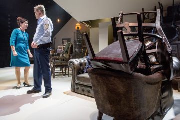 Helsingin Kaupunginteatteri – Hinta – Kuvassa  Aino Seppo ja Santeri Kinnunen – Kuva © Tapio Vanhatalo