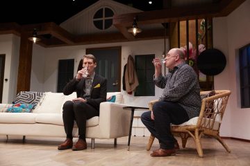 Helsingin Kaupunginteatteri – Älä pukeudu päivälliselle – Kuvassa Pekka Strang ja Pertti Sveholm – Kuva © Tom Röllich