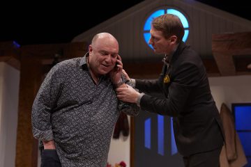 Helsingin Kaupunginteatteri – Älä pukeudu päivälliselle – Kuvassa Pertti Sveholm ja Pekka Strang – Kuva © Tom Röllich