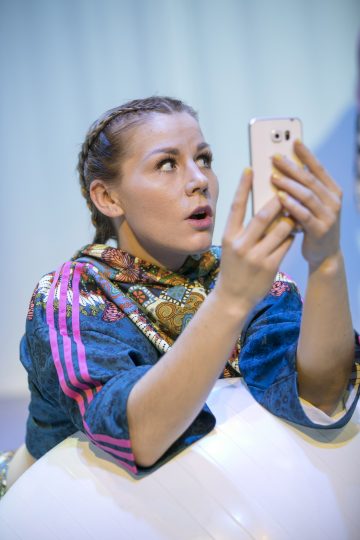 Helsingin Kaupunginteatteri – Ei kiitos – Kuvassa: Aksinja Lommi – Kuva © Aki Loponen, Pictuner Oy