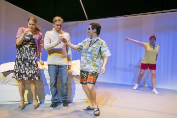 Helsingin Kaupunginteatteri – Ei kiitos – Kuvassa: Vappu Nalbantoglu, Antti Timonen, Aksinja Lommi ja Leenamari Unho – Kuva © Aki Loponen, Pictuner Oy