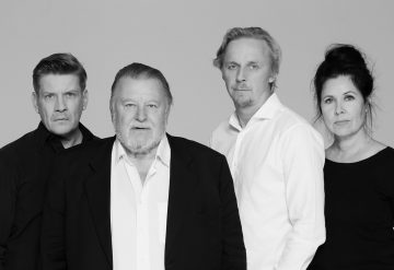 Helsingin Kaupunginteatteri – Hinta – Kuvassa Santeri Kinnunen, Esko Salminen, Eero Aho, Aino Seppo – Kuva Henrik Schütt