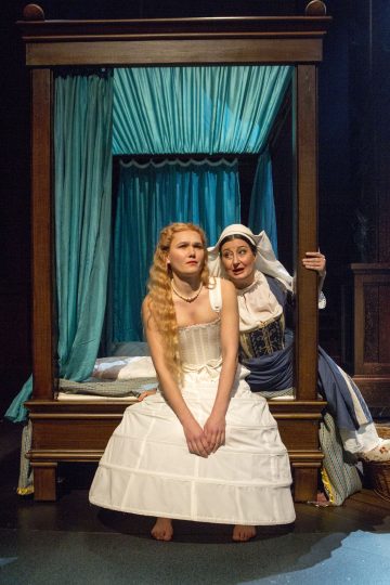 Helsingin Kaupunginteatteri – Rakastunut Shakespeare – Kuvassa Miila Virtanen ja Heidi Herala – Kuva Tapio Vanhatalo