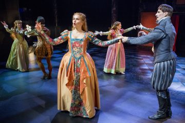 Helsingin Kaupunginteatteri – Rakastunut Shakespeare – Kuvassa Miila Virtanen ja Mikko Vihma – Kuva Tapio Vanhatalo