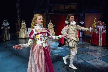 Helsingin Kaupunginteatteri – Rakastunut Shakespeare – Kuvassa etualalla Miila Virtanen ja Risto Kaskilahti – Kuva Tapio Vanhatalo