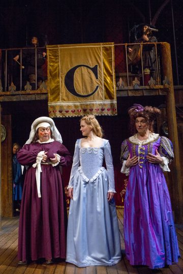 Helsingin Kaupunginteatteri – Rakastunut Shakespeare – Kuvassa Jouko Klemettilä, Miila Virtanen ja Unto Nuora – Kuva Tapio Vanhatalo