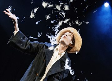 Lilla Teatern – Sommarboken – På bilden Sue Lemström – Foto © Cata Portin