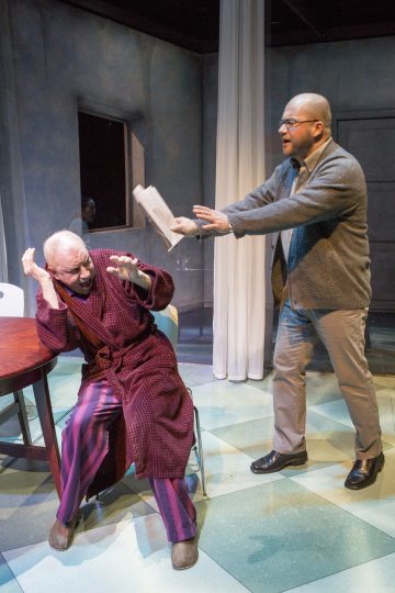 Helsingin Kaupunginteatteri – ISÄ – Kuvassa: Jari Pehkonen, Heikki Sankari – Kuva © Tapio Vanhatalo