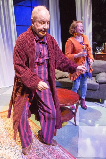 Helsingin Kaupunginteatteri – ISÄ – Kuvassa: Jari Pehkonen, Leenamari Unho – Kuva © Tapio Vanhatalo