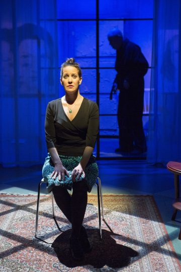 Helsingin Kaupunginteatteri – ISÄ – Kuvassa: Vuokko Hovatta, Jari Pehkonen – Kuva © Tapio Vanhatalo