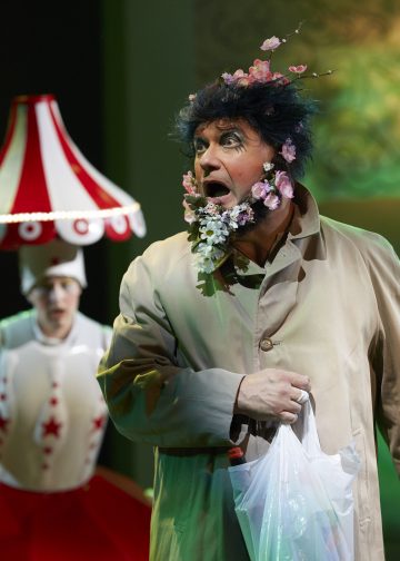 Helsingin Kaupunginteatteri – Mörköooppera – Kuvassa  Heikki Sankari, Tiina Peltonen – Kuva © Tom Röllich