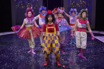 Helsingin Kaupunginteatteri – Mörköooppera – Kuvassa Leena Rapola, Heikki Sankari, Sanna Majuri, Marjut Toivanen, Sofia Hilli, Sari Haapamäki – Kuva © Tom Röllich