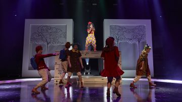 Helsingin Kaupunginteatteri – Mörköooppera – Kuvassa Sari Haapamäki, Tiina Peltonen, Inka Tiitinen, Sanna Majuri, Marjut Toivanen, Leena Rapola– Kuva © Tom Röllich