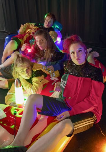 35 jag och några skådespelare.  Bild Liina Aalto-Setälä